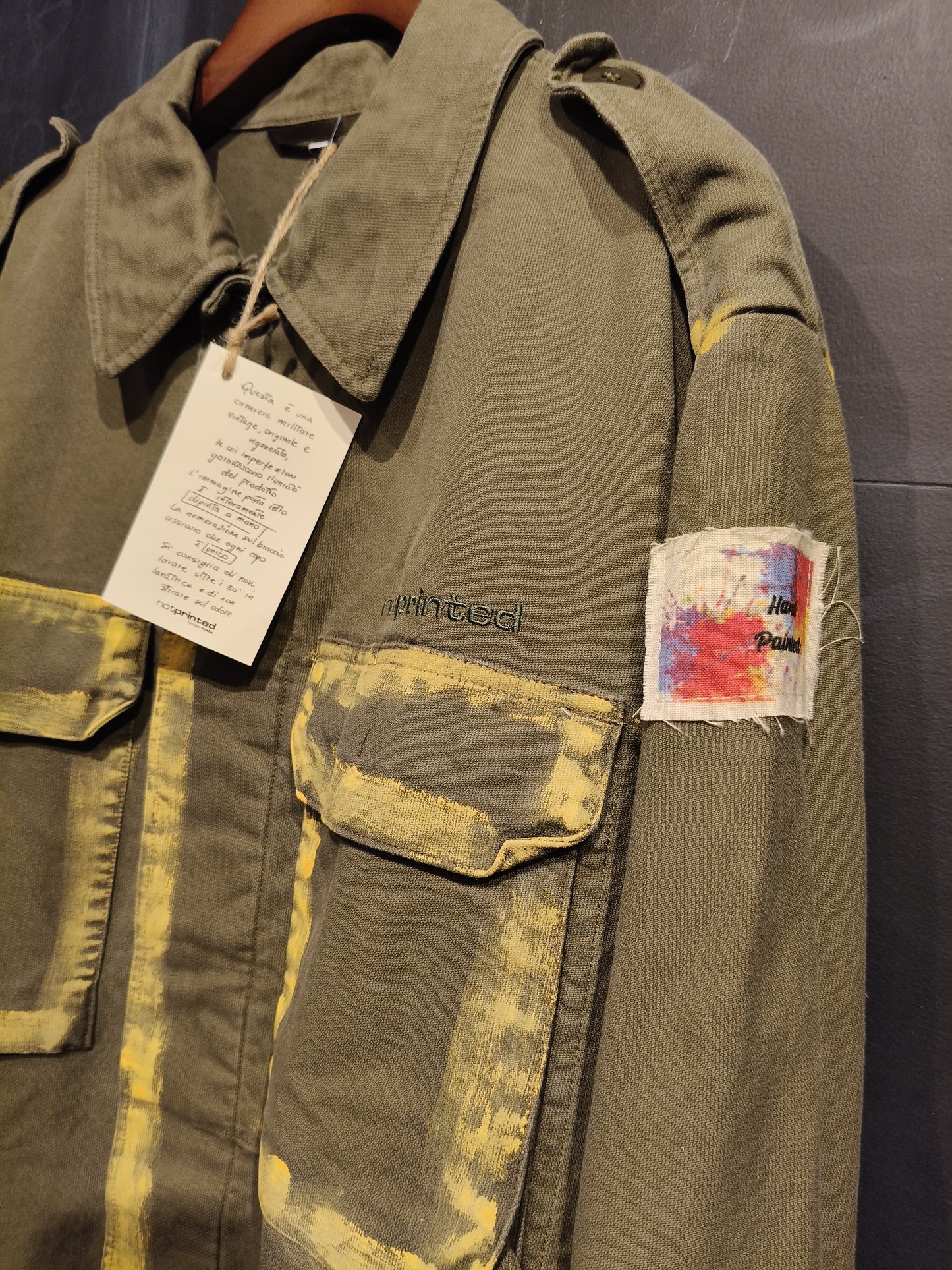 Giacca Vintage Militare dipinta a mano.Tg M NOTPRINTED. Banksy. Pezzo unico nr 5527