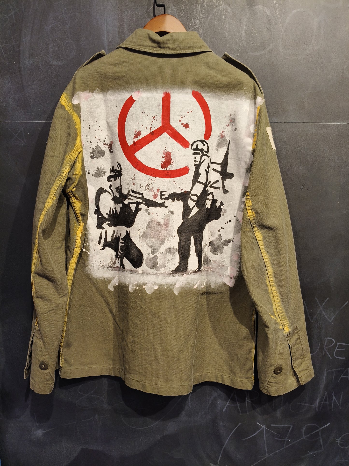 Giacca Vintage Militare dipinta a mano.Tg M NOTPRINTED. Banksy. Pezzo unico nr 5527