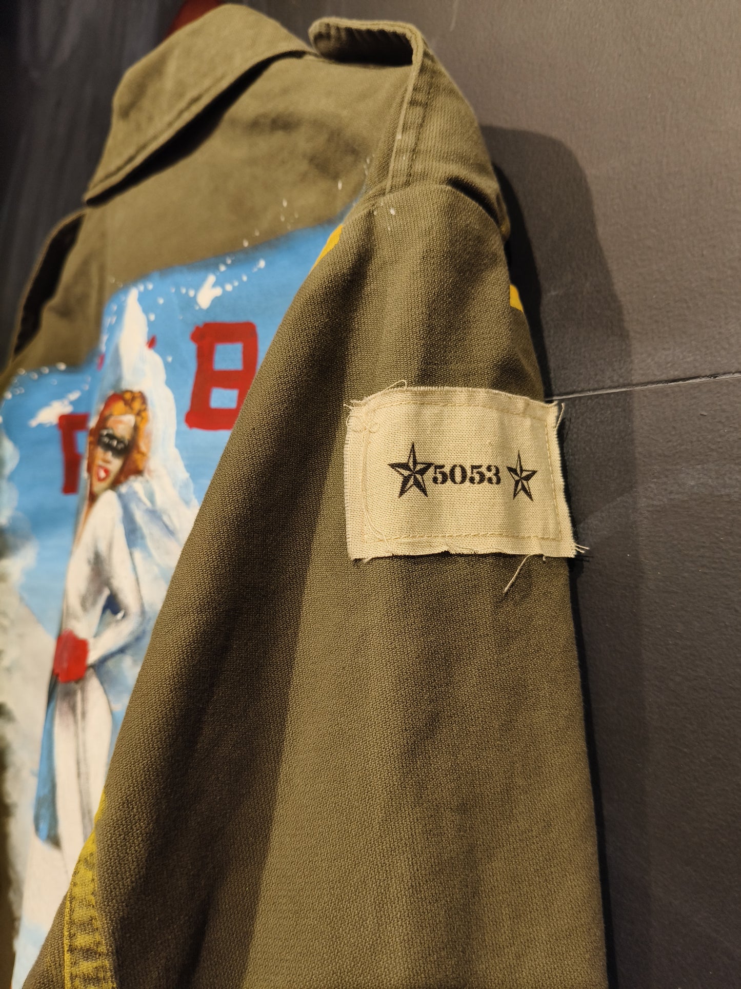 Giacca Vintage Militare dipinta a mano.Tg M NOTPRINTED. Ski club-play boy. Pezzo unico nr 5053