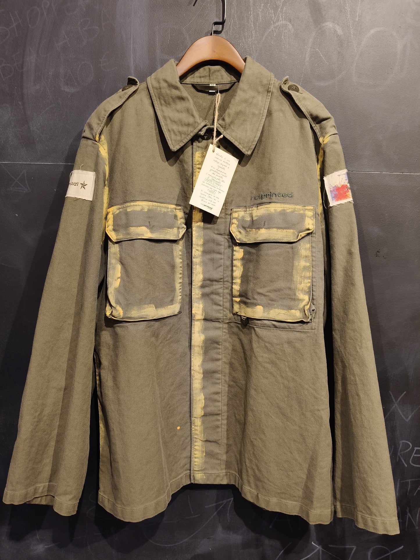Giacca Vintage Militare dipinta a mano.Tg M NOTPRINTED. Banksy. Pezzo unico nr 5527