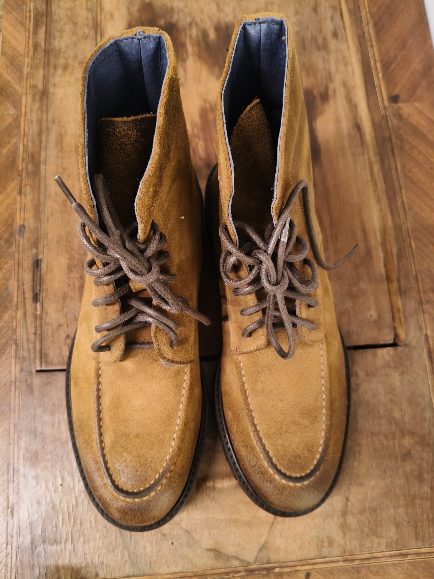 Stivaletto camoscio col.cognac artigianale in vera pelle wow