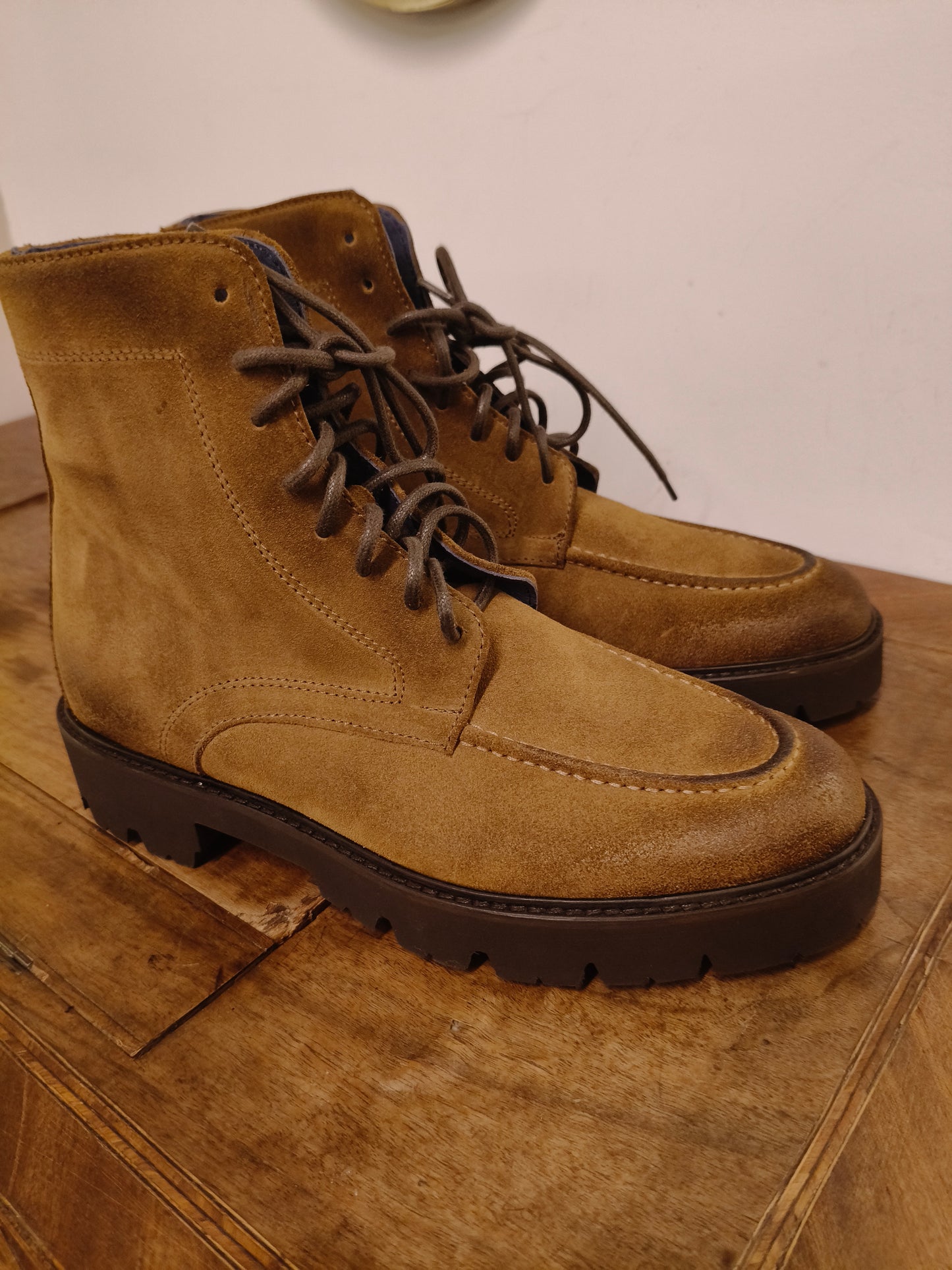 Stivaletto camoscio col.cognac artigianale in vera pelle wow