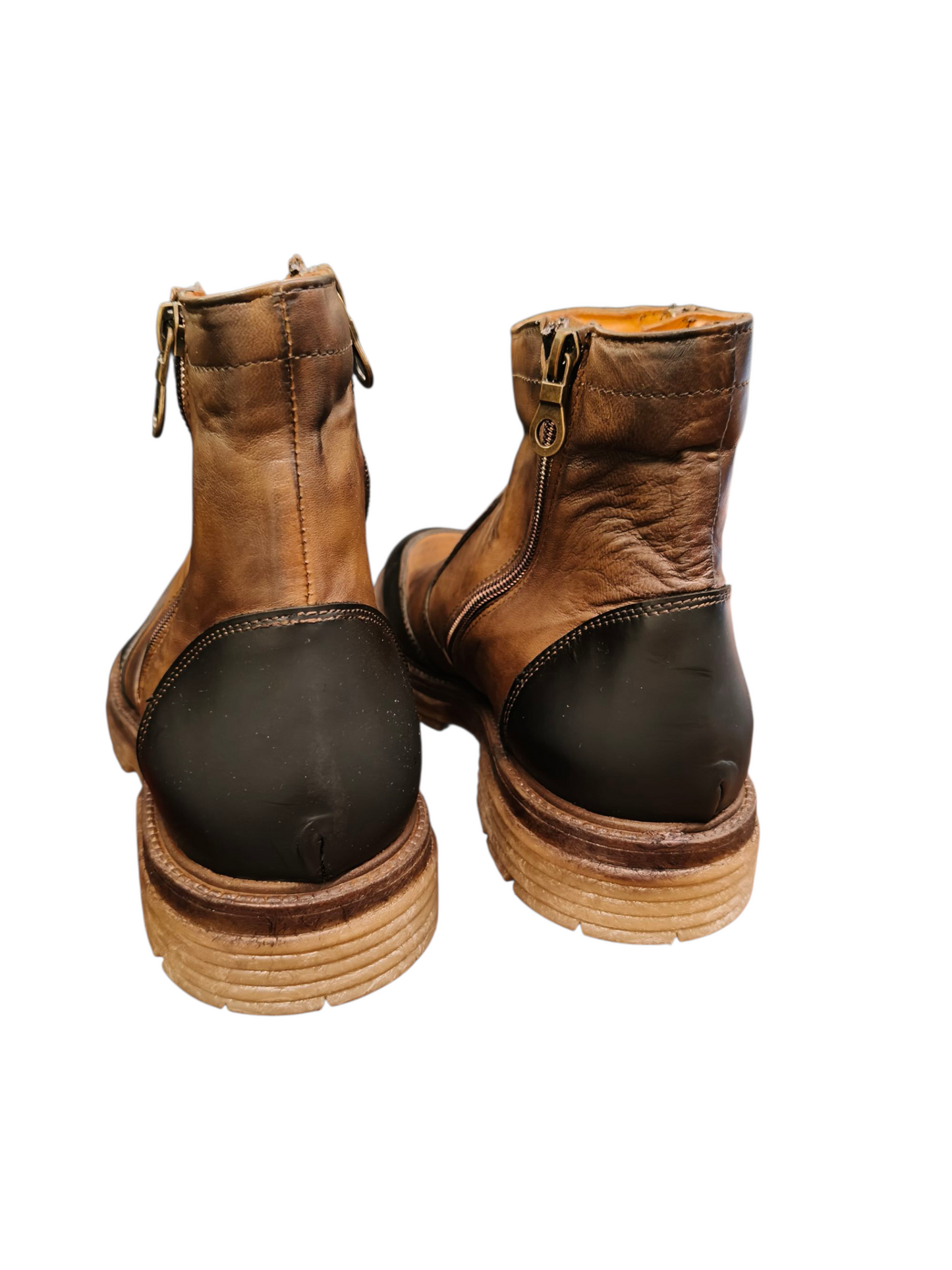 Stivaletto uomo. WOW made in Italy. Vera pelle con dettagli in gomma. Suola track