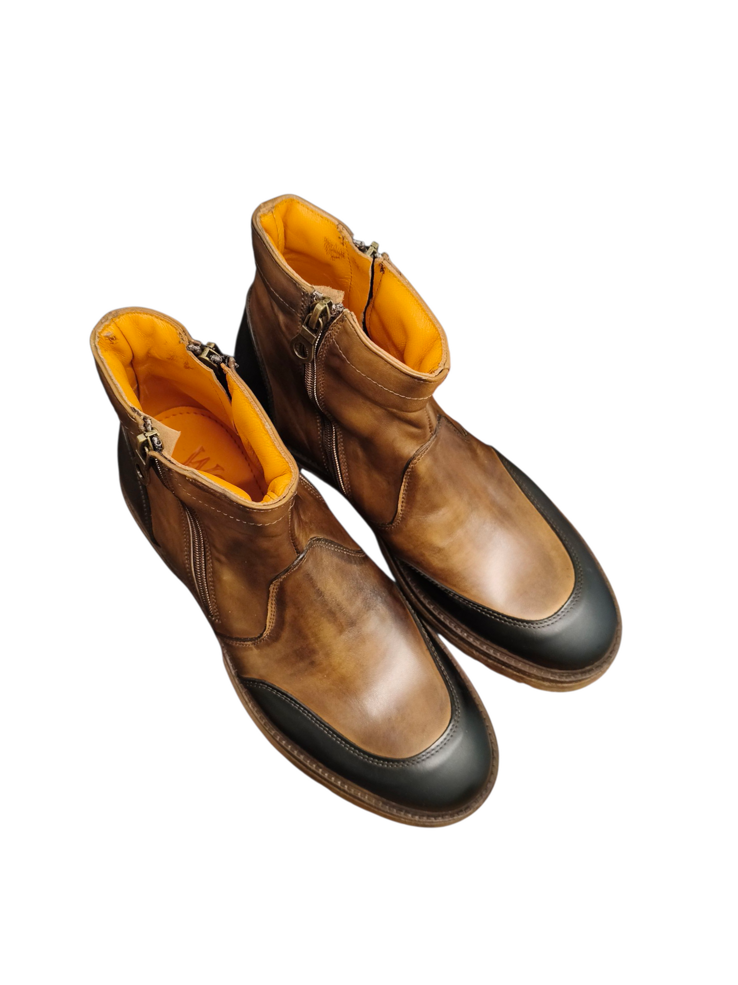 Stivaletto uomo. WOW made in Italy. Vera pelle con dettagli in gomma. Suola track