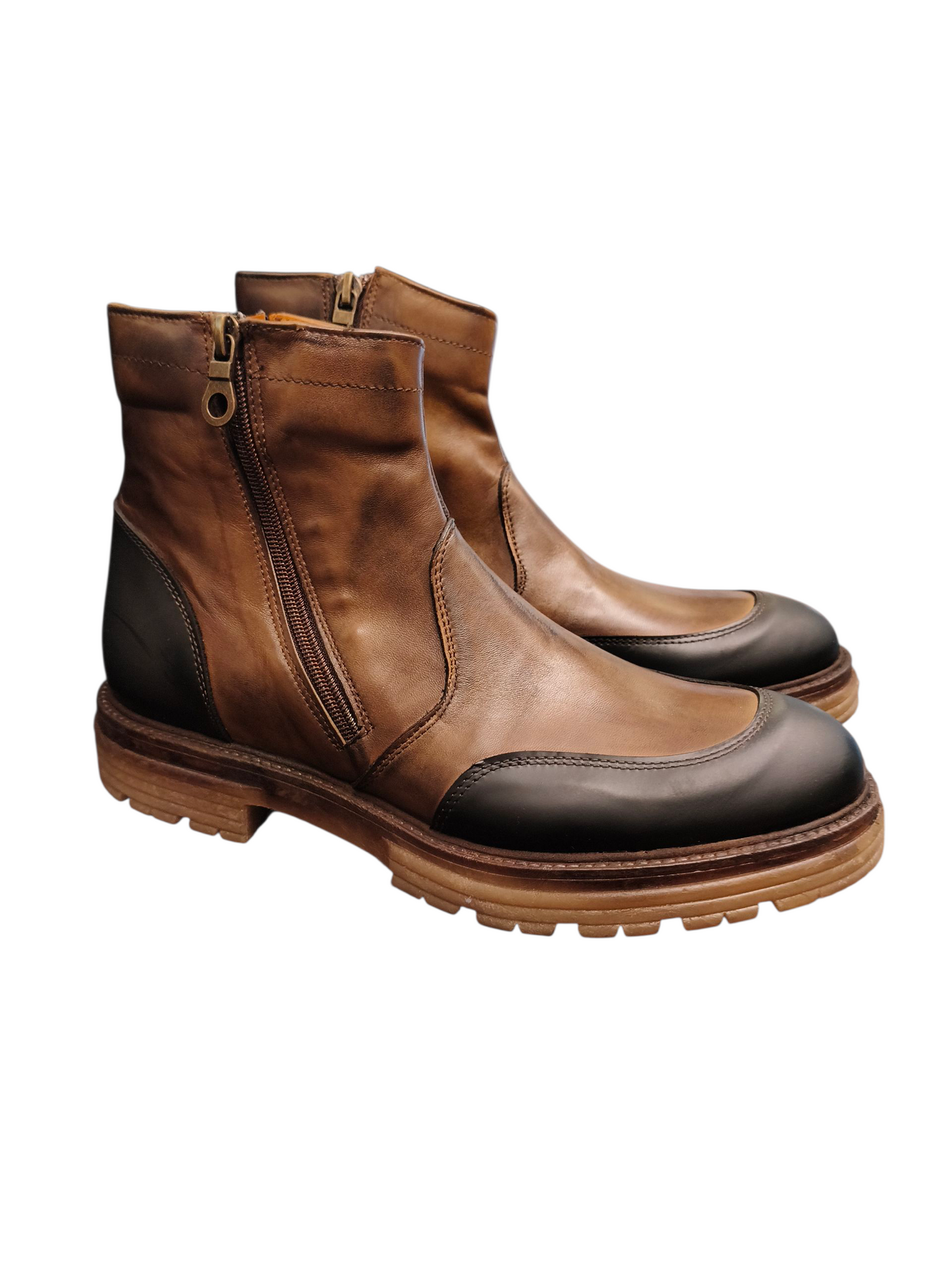 Stivaletto uomo. WOW made in Italy. Vera pelle con dettagli in gomma. Suola track