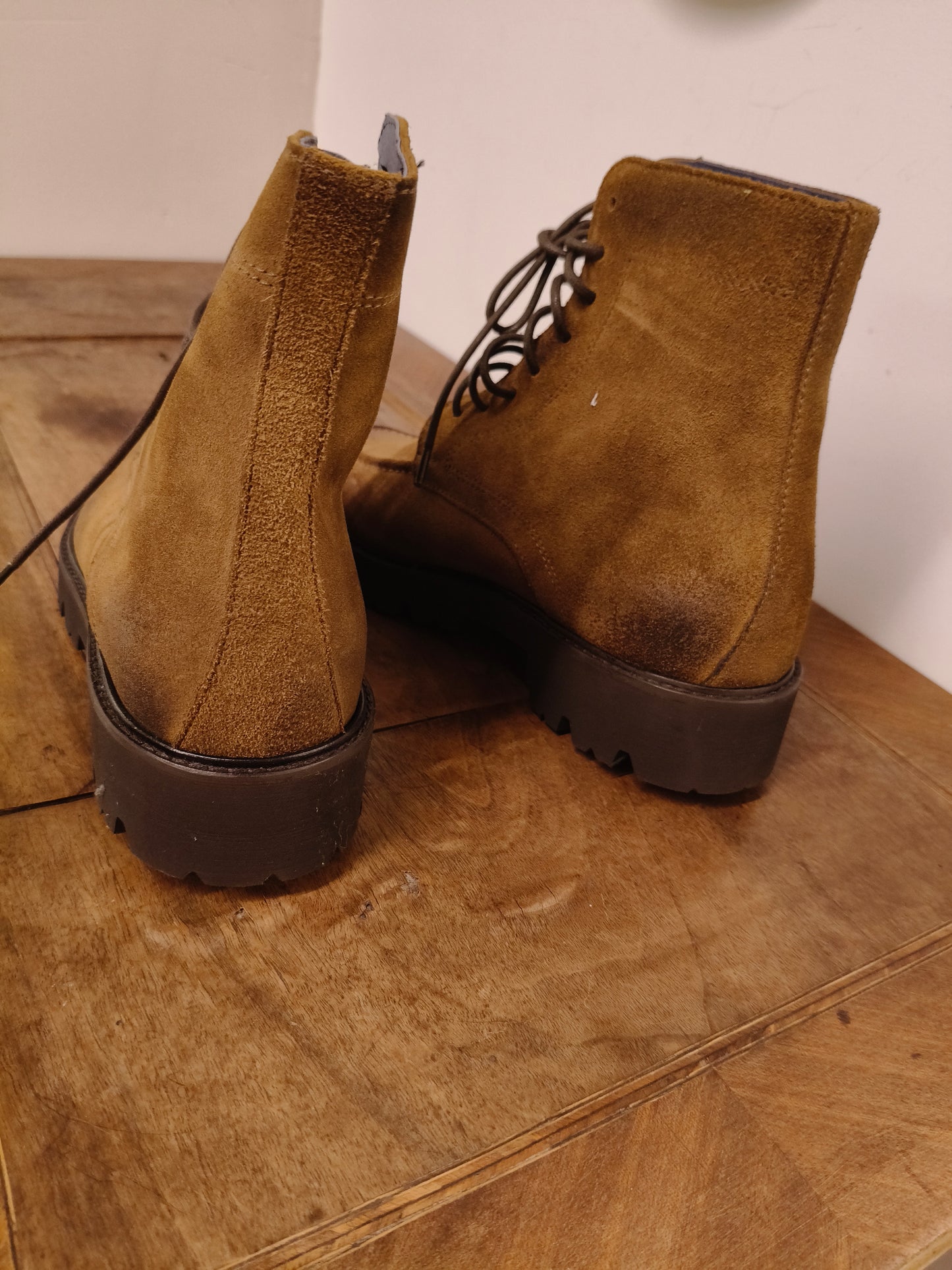 Stivaletto camoscio col.cognac artigianale in vera pelle wow