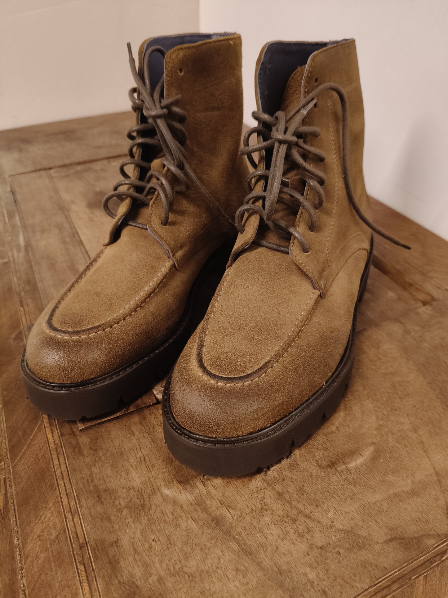 Stivaletto camoscio col.cognac artigianale in vera pelle wow