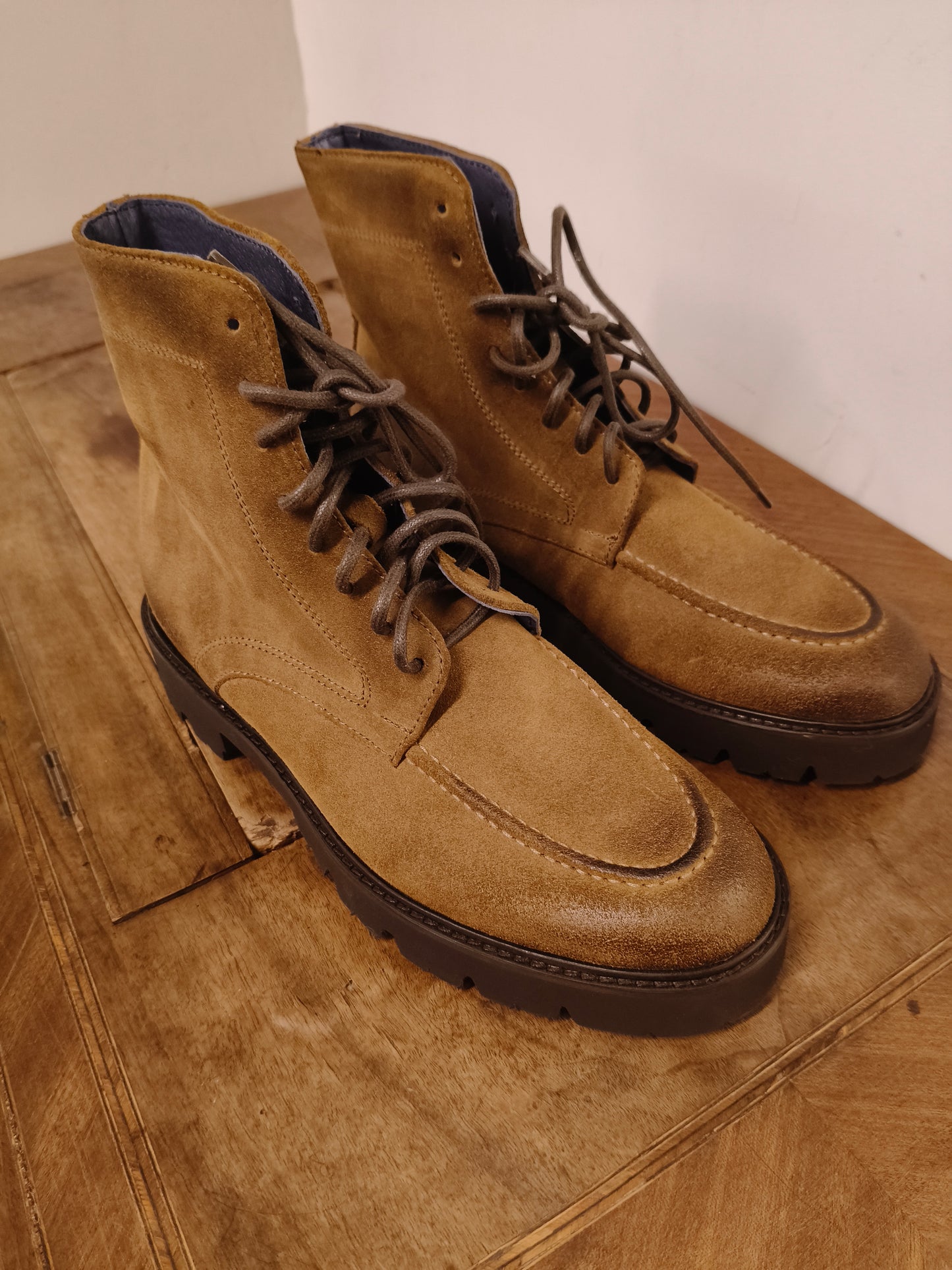 Stivaletto camoscio col.cognac artigianale in vera pelle wow